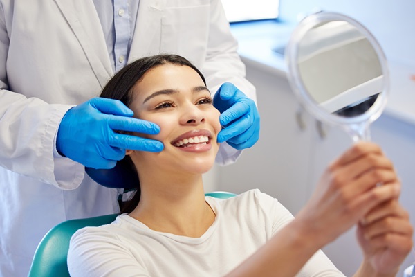 How A Cosmetic Dentist Improves The Appearance Of Your Smile